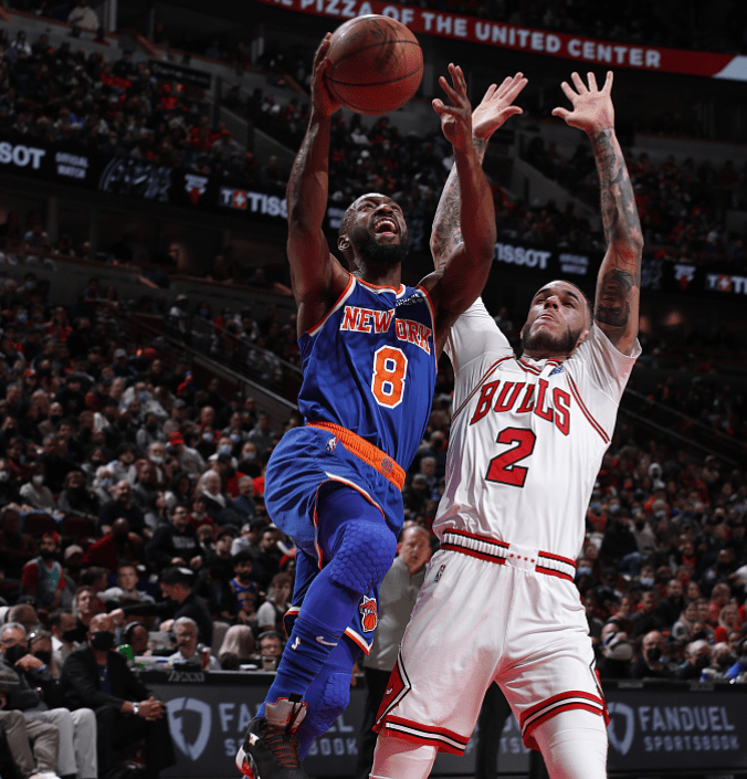 AYX中国-燕山雷霆队鏖战渝州金雕队，摔跤公开赛守住胜果，替补奇兵立功。防守强度拉满的简单介绍